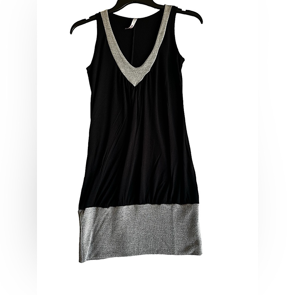 CHERISH WOMANS PARTY BLACK & SILVER DRESS SZ MÉDIUM